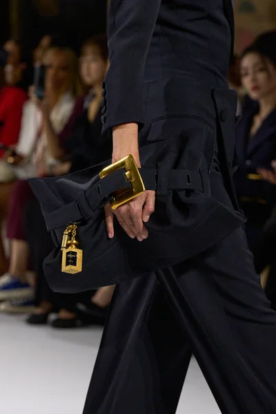 Look 24